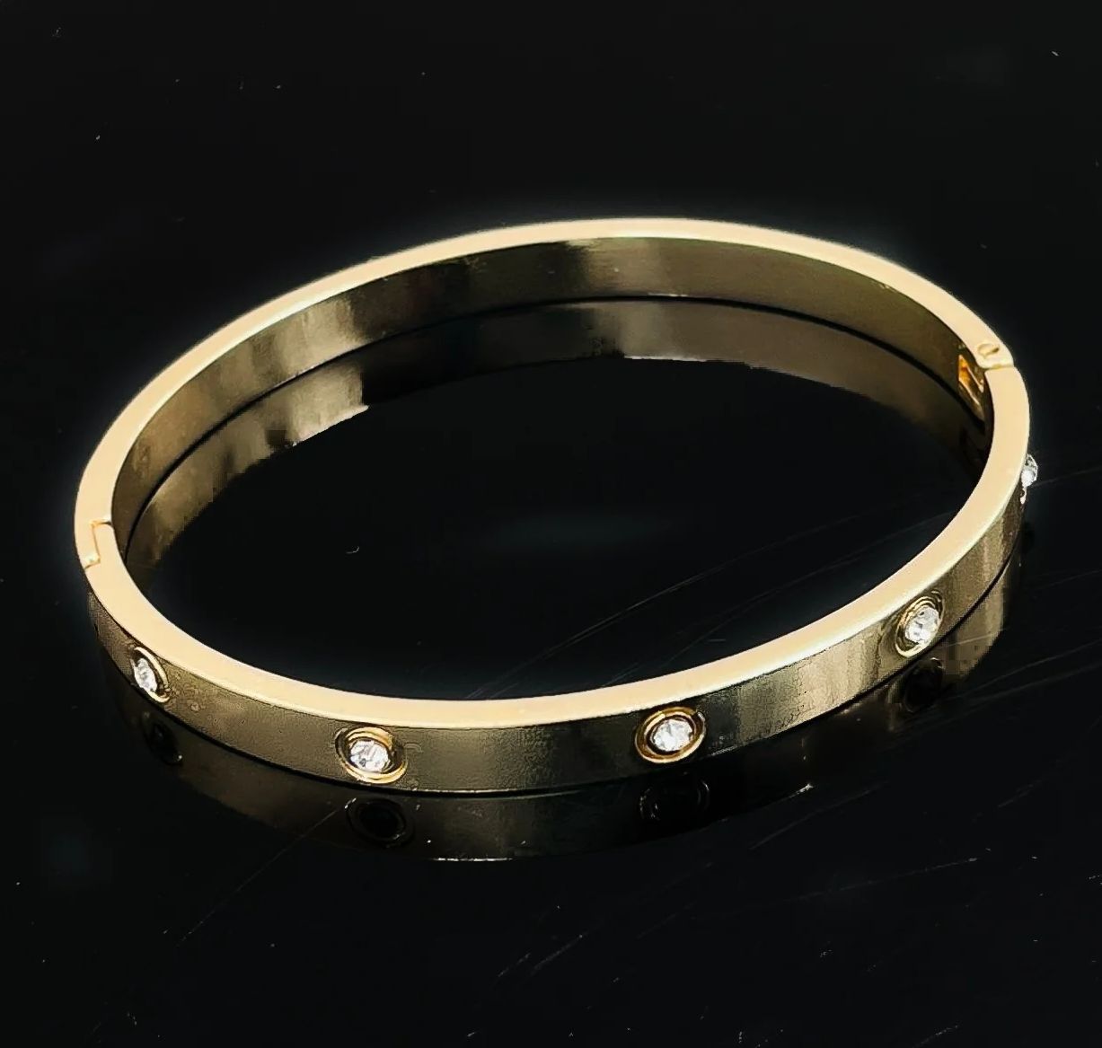 Golden Bracelet with Synthetic/Imitation Stone – Elegance Redefined