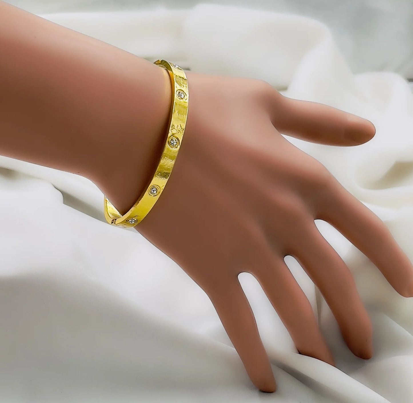 Golden Bracelet with Synthetic/Imitation Stone – Elegance Redefined