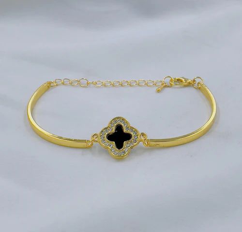 Golden Clover Openable Bracelet – Timeless Elegance for Every Occasion