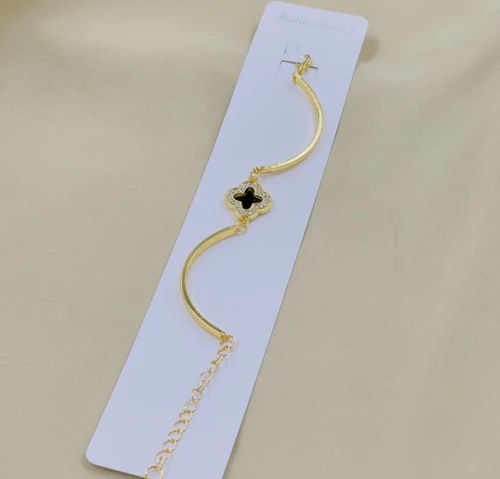 Golden Clover Openable Bracelet – Timeless Elegance for Every Occasion