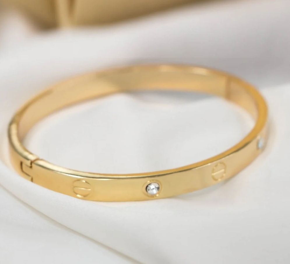 Golden Hand Bracelet with Stone – Elegant, Durable, and Openable